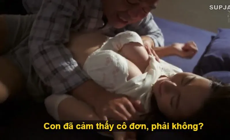 Nhìn con trai mải mê lao đầu vào việc khiến con dâu cô đơn lẻ bóng, ông bố chồng nổi hứng làm liều đè hiếp con dâu.